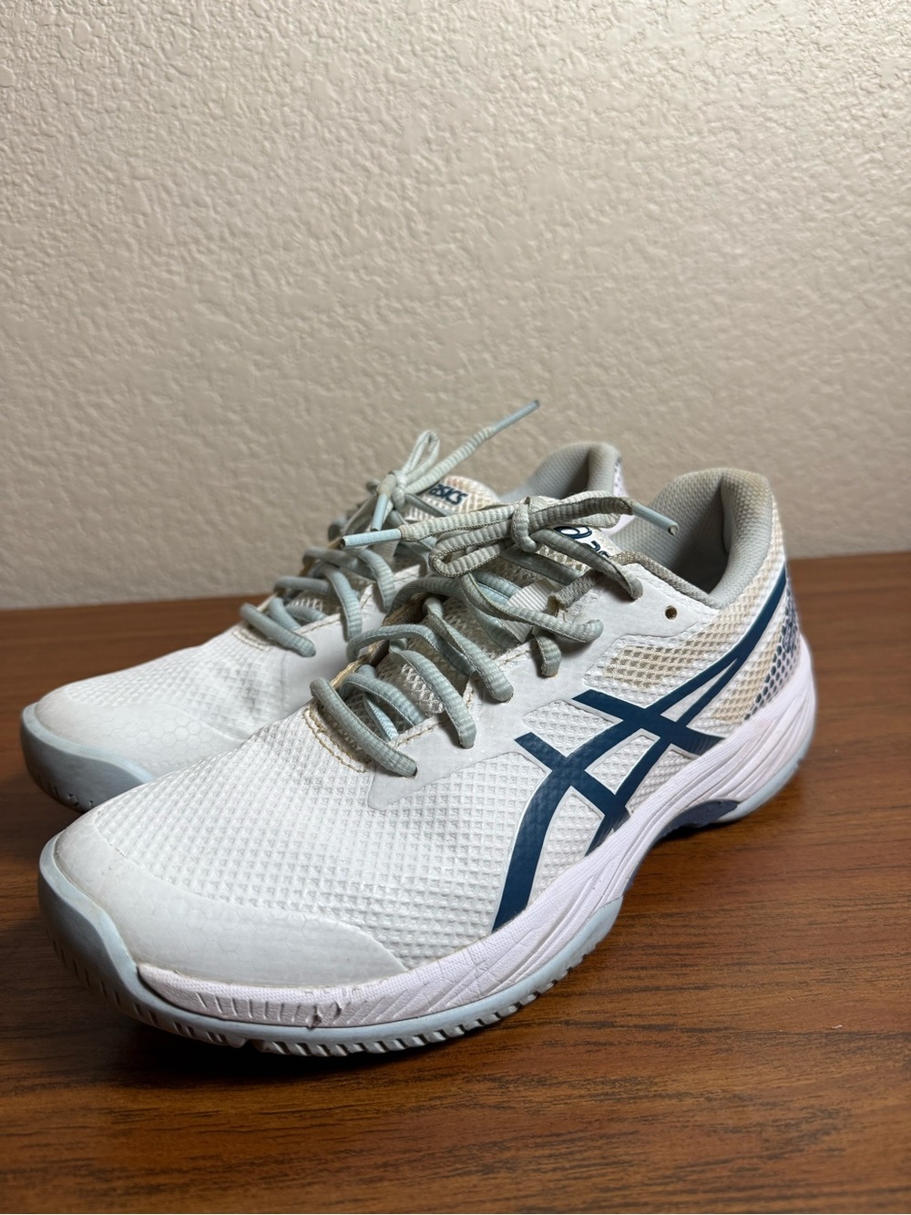 Asics women’s White and Navy Lace-Up Athletic Trainers